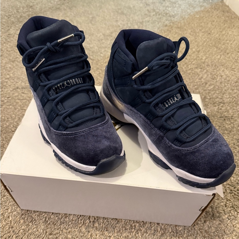 Jordan 11 Retro Dark Navy Blue High-Top Sneakers. Excellent Condition